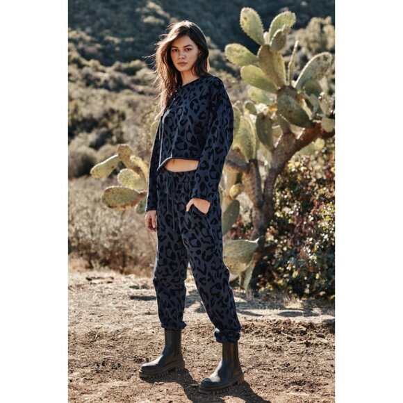 NWT Velvet Sweatshirt - Picture 3 of 8